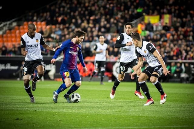 记者：国米失去邓弗里斯后右路失守；新援恩里克完全不合格